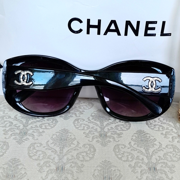 Chanel Stunning Sunglasses! - Picture 2 of 16
